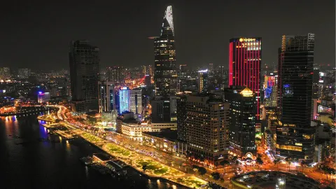 西貢河畔第一郡高樓與Bitexco金融塔夜景
