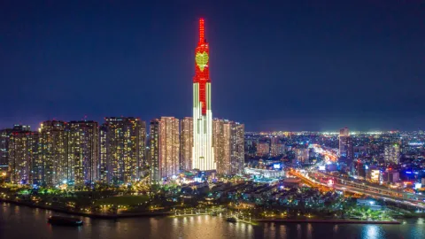 從對岸看Landmark 81與Vinhomes Central Park夜景