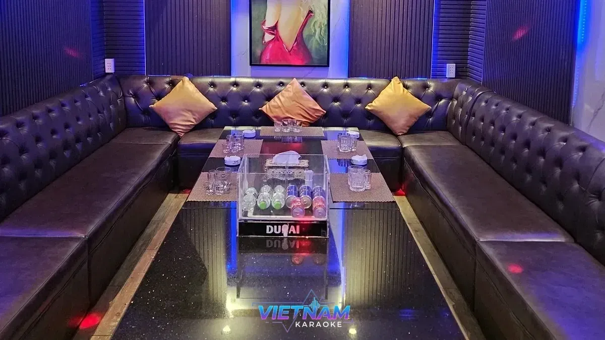 ホーチミン ドバイ KTV · 写真 1/6