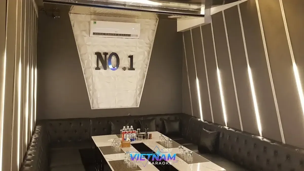 ホーチミン No.1 KTV · 写真 1/6